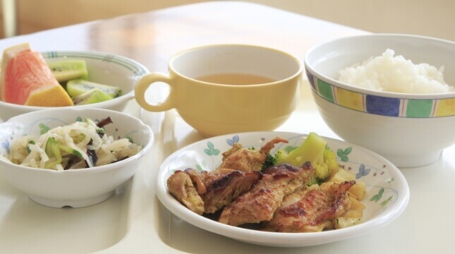 食事配膳・下膳